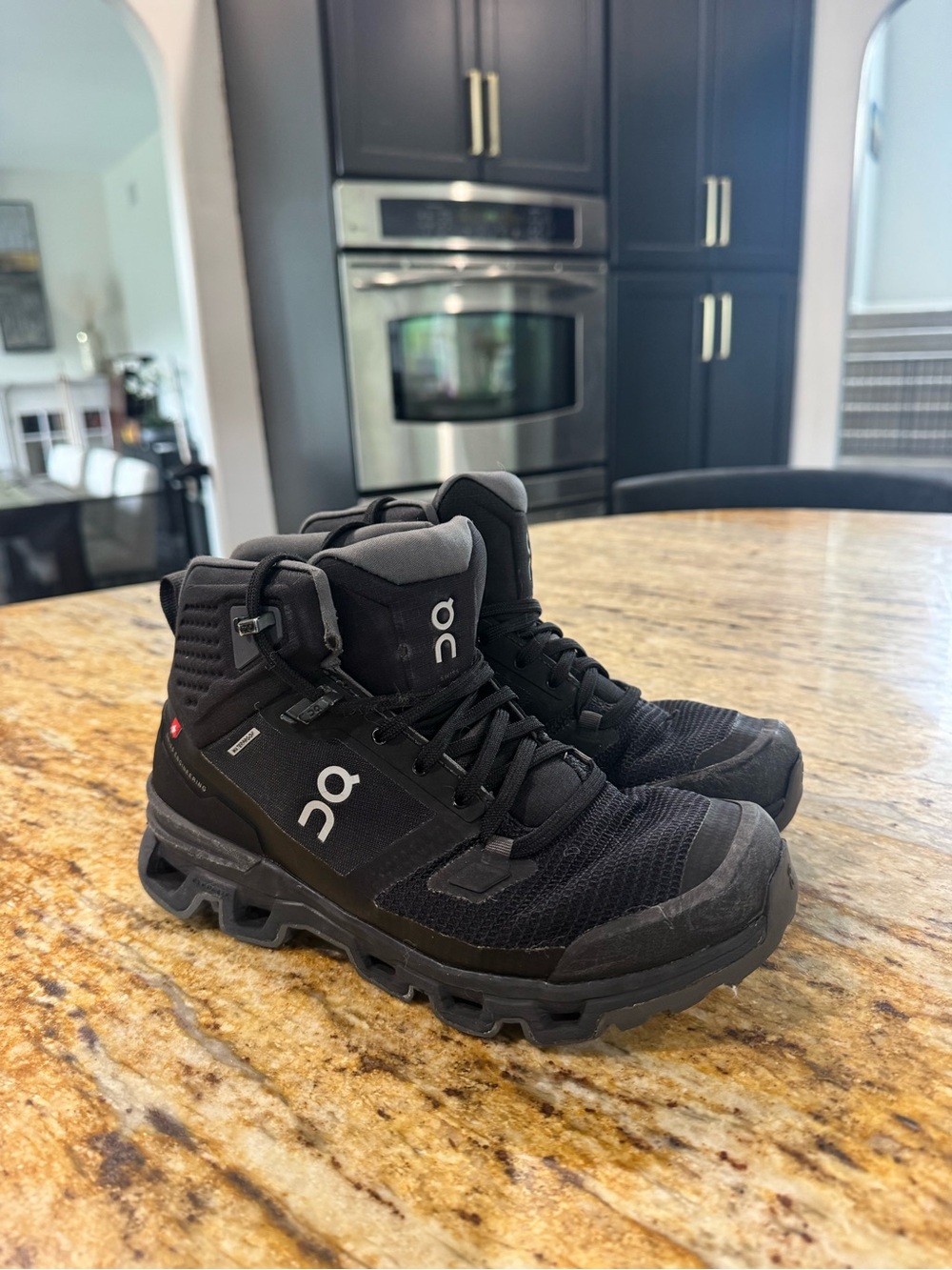 On Running Black Mid-Top Trail Boots